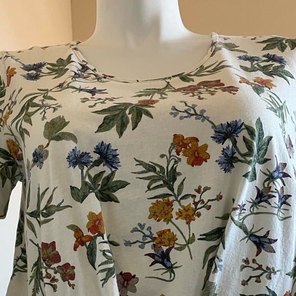 Alkamy Cream Floral Flutter Sleeve Tee - Picture 2 of 8